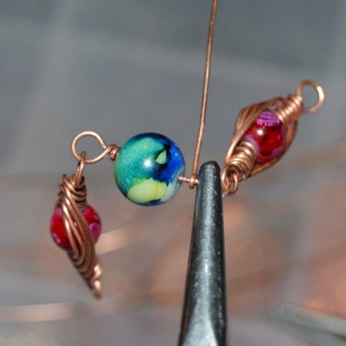 Deborah Kelly's Herringbone Bracelet and Earrings - , Contemporary Wire Jewelry, Weaving, Wire Weaving, Weaving Wire, herringbone weave