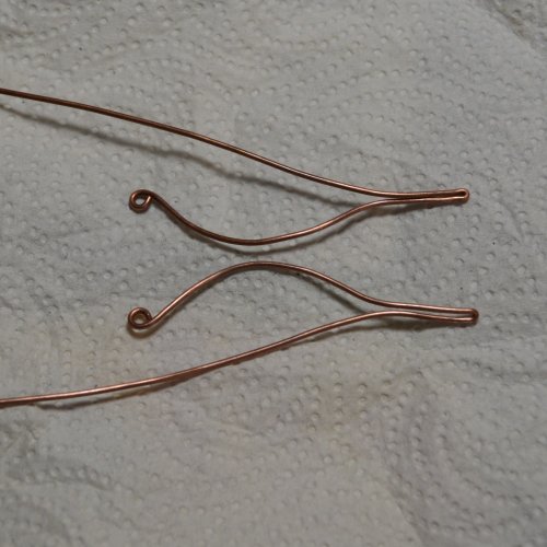 Deborah Kelly's Woven Leaf Earrings - , Wire Weaving, Weaving, Wire Weaving, Weaving Wire, Use flat- or chain-nose pliers to pinch where the wire is bent till it touches.