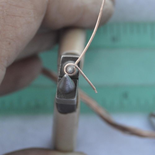 Deborah Kelly's Wire Wrapped Beaded Chain - , Contemporary Wire Jewelry, Loops, Wire Loop, Wrapped Wire Loop, Wire Wrapping, Wrapping, Wire Wrapping Jewelry, Make a loop like in step 1 and 2