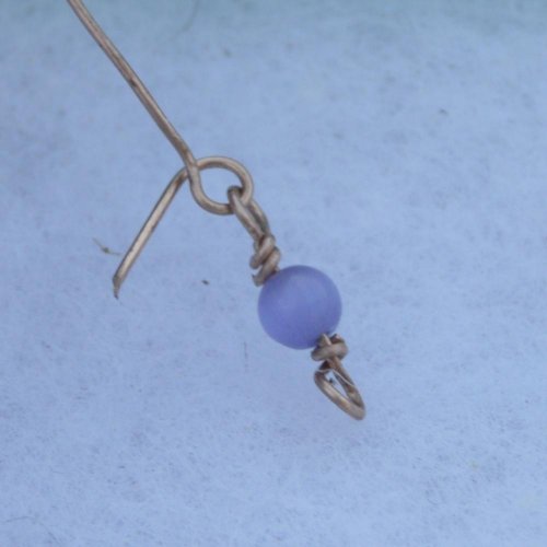 Deborah Kelly's Wire Wrapped Beaded Chain - , Contemporary Wire Jewelry, Loops, Wire Loop, Wrapped Wire Loop, Wire Wrapping, Wrapping, Wire Wrapping Jewelry, Take one of the finished links and slip it onto the loop.    