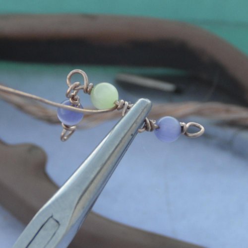 Deborah Kelly's Wire Wrapped Beaded Chain - , Contemporary Wire Jewelry, Loops, Wire Loop, Wrapped Wire Loop, Wire Wrapping, Wrapping, Wire Wrapping Jewelry, Slip another link onto the wire into the loop.