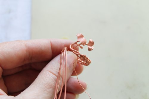 Oksana Truhan's Woven Wire Ginko Ring - , Wire Weaving, Weaving, Wire Weaving, Weaving Wire, Use a thin wire to connect the leaves