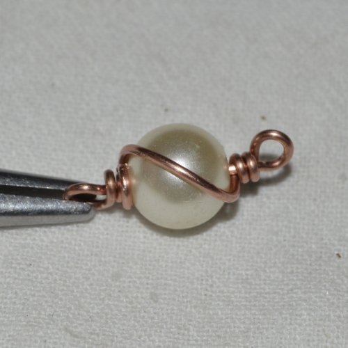 Deborah Kelly's Gumball Bracelet - , Contemporary Wire Jewelry, Loops, Wire Loop, Wrapped Wire Loop, Weaving, Wire Weaving, Weaving Wire, Wrap the end of the wire loosely around the first loop made.