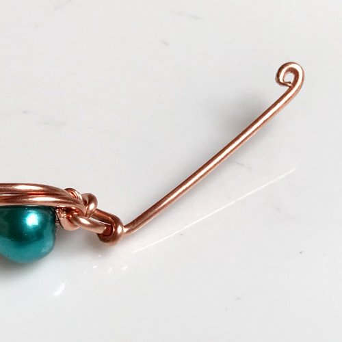 Erika Pal's Xs and Os Beaded Wire Bracelet - , Contemporary Wire Jewelry, Lashing, Wire Lashing, Loops, Wire Loop, Wrapped Wire Loop, Weaving, Wire Weaving, Weaving Wire, Beads, , Bend the wire slightly upwards