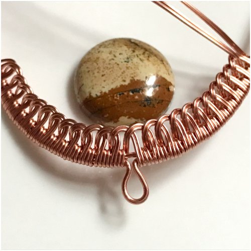 Erika Pal's Loop Bezel Pendant - , Contemporary Wire Jewelry, Findings, Clasps, Components, Loops, Wire Loop, Wrapped Wire Loop, Weaving, Wire Weaving, Weaving Wire, Position the braid below the stone