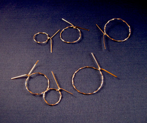 Sherrie Lingerfelt's Twisted Circles Earrings - , Contemporary Wire Jewelry, Wire Wrapping, Wrapping, Wire Wrapping Jewelry, Twisting more wire shapes.