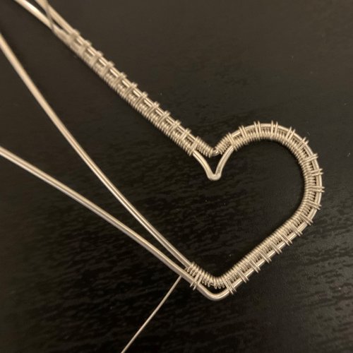 Kendra Austin's Filigree Heart Pendant - Shape the Heart, Contemporary Wire Jewelry, Weaving, Wire Weaving, Weaving Wire, Add three more wraps to the inner wire