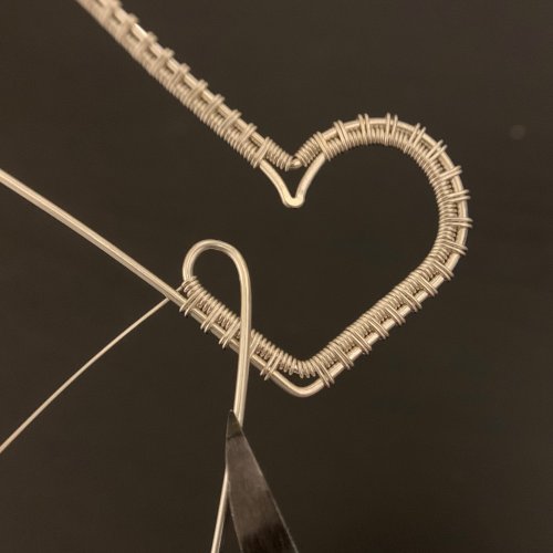 Kendra Austin's Filigree Heart Pendant - Finish the Heart Shape, Contemporary Wire Jewelry, Weaving, Wire Weaving, Weaving Wire, creating about a 3mm curve
