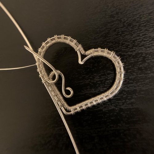 Kendra Austin's Filigree Heart Pendant - Finish the Filigree, Contemporary Wire Jewelry, Weaving, Wire Weaving, Weaving Wire, Curl the end using your round-nose pliers.