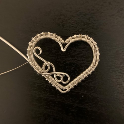 Kendra Austin's Filigree Heart Pendant - Finish the Filigree, Contemporary Wire Jewelry, Weaving, Wire Weaving, Weaving Wire, Make a 3mm curl in the end of this wire