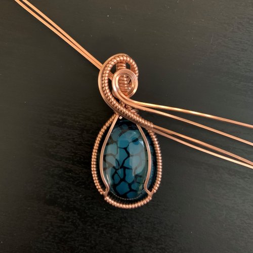 Kendra Austin's Classic Wire Wrapped Cabochon - Place the Front Decorative Swirls, Classic Wire Jewelry, Wire Wrapping, Wrapping, Wire Wrapping Jewelry, Now that your middle swirl is placed