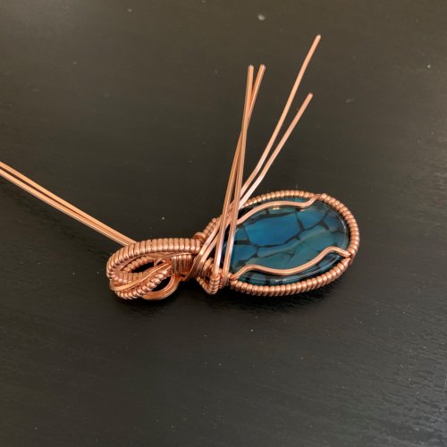 Kendra Austin's Classic Wire Wrapped Cabochon - Place the Front Decorative Swirls, Classic Wire Jewelry, Wire Wrapping, Wrapping, Wire Wrapping Jewelry, Arrange your swirl wires as desired