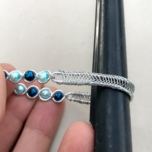 Erika Pal's Peace Drop Ring - , Contemporary Wire Jewelry, Weaving, Wire Weaving, Weaving Wire, , Position the center of the ring over the ring mandrel.    