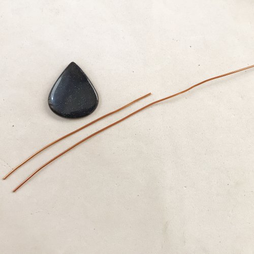 Erika Pal's Wire Prong Pendant - , Contemporary Wire Jewelry, Coiling, Coiling Wire, Wire Coiling, Loops, Wire Loop, Wrapped Wire Loop, Cut a base wire of the 18ga