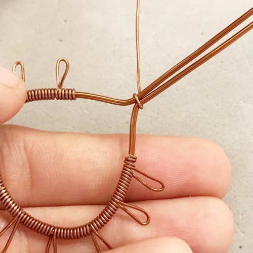 Erika Pal's Wire Prong Pendant - , Contemporary Wire Jewelry, Coiling, Coiling Wire, Wire Coiling, Loops, Wire Loop, Wrapped Wire Loop, Cut a 10 inches (25 cm) long wire