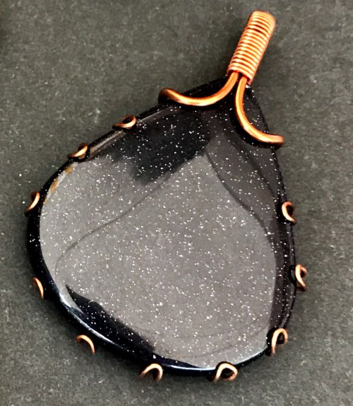 Erika Pal's Wire Prong Pendant - , Contemporary Wire Jewelry, Coiling, Coiling Wire, Wire Coiling, Loops, Wire Loop, Wrapped Wire Loop, Switch to the front view.