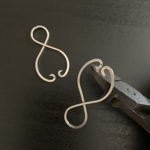 Kendra Austin's Infinity Earrings - Finish the outer element loops, and hammer, Contemporary Wire Jewelry, Filing, Finishing, Forging, Forging Jewelry, Jewelry Forging, Lashing, Wire Lashing, Loops, Wire Loop, Wrapped Wire Loop, Cut a triangle off the top 