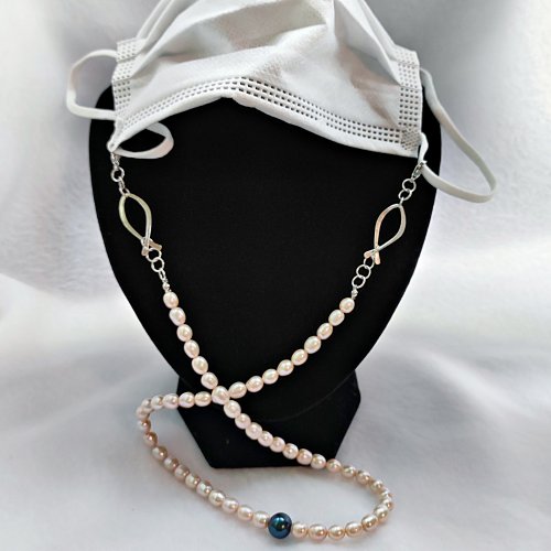 Mei Tan's Wire Fish Charm - , Contemporary Wire Jewelry, Lashing, Wire Lashing, Wire Wrapping, Wrapping, Wire Wrapping Jewelry, Weaving, Wire Weaving, Weaving Wire, wire fish charm