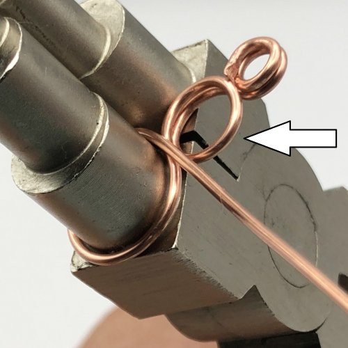 Erika Pal's Loop in Loop Earrings - , Contemporary Wire Jewelry, Loops, Wire Loop, Wrapped Wire Loop, Turn the pliers in a way that the loops 