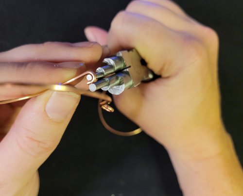 Jennifer Brooks's Dyer's Mushroom Netted Hoop Pendant - , Contemporary Wire Jewelry, Lashing, Wire Lashing, Wire Wrapping, Wrapping, Wire Wrapping Jewelry, , Using the stepped mandrel again