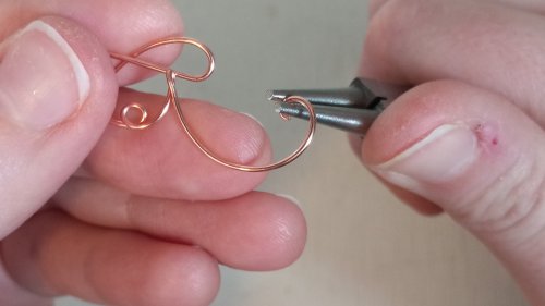 Elizabeth Schultz's Butterfly Swirly Wire Earrings - , Contemporary Wire Jewelry, Coiling, Coiling Wire, Wire Coiling, Lashing, Wire Lashing, Loops, Wire Loop, Wrapped Wire Loop, Wire Wrapping, Wrapping, Wire Wrapping Jewelry,  begin the swirl with a small loop.