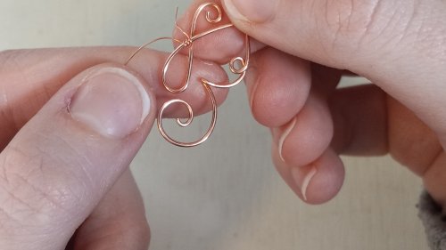 Elizabeth Schultz's Butterfly Swirly Wire Earrings - , Contemporary Wire Jewelry, Coiling, Coiling Wire, Wire Coiling, Lashing, Wire Lashing, Loops, Wire Loop, Wrapped Wire Loop, Wire Wrapping, Wrapping, Wire Wrapping Jewelry, Wrap the wire around