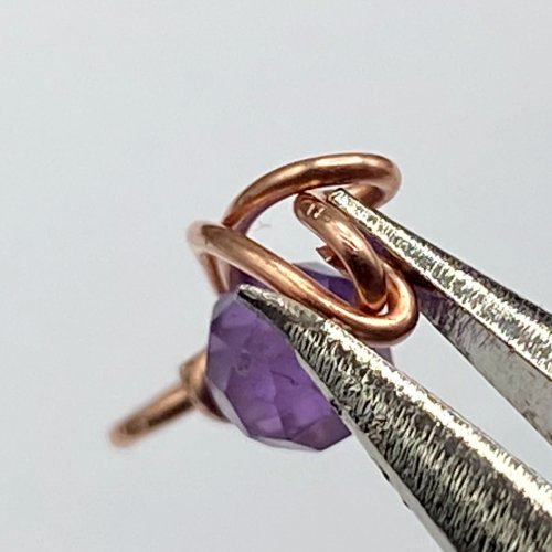 Erika Pal's Birthstone Wire Earrings - , Contemporary Wire Jewelry, Loops, Wire Loop, Wrapped Wire Loop, Wire Wrapping, Wrapping, Wire Wrapping Jewelry, Press the bent wire end with the chain nose pliers