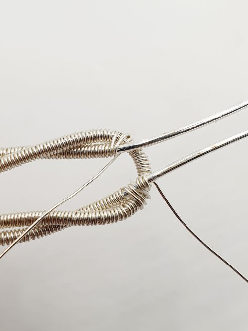 Natalie Patten's Interlocking Coil Bangle - , Contemporary Wire Jewelry, Coiling, Coiling Wire, Wire Coiling, Wrap the weaving wire three times around the base wire