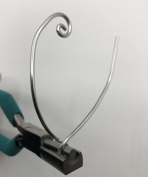 Kristal Wick's Have a Heart Necklace - , Contemporary Wire Jewelry, Lashing, Wire Lashing, Wire Wrapping, Wrapping, Wire Wrapping Jewelry, make a loop by crossing the wires
