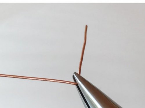 Erika Pal's Lucky Clover Pendant - , Contemporary Wire Jewelry, Wire Wrapping, Wrapping, Wire Wrapping Jewelry, bend the wire 90 degrees