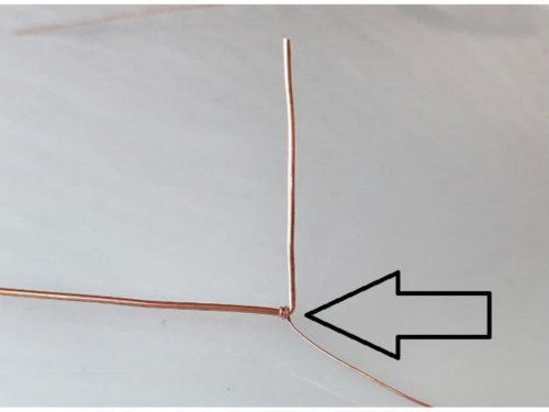 Erika Pal's Lucky Clover Pendant - , Contemporary Wire Jewelry, Wire Wrapping, Wrapping, Wire Wrapping Jewelry, cut a 12 inch piece of wire