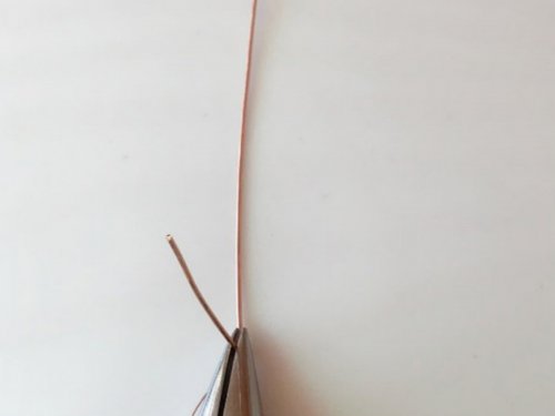 Erika Pal's Lucky Clover Pendant - , Contemporary Wire Jewelry, Wire Wrapping, Wrapping, Wire Wrapping Jewelry, position the long wire facing up in front of you