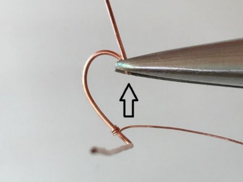 Erika Pal's Lucky Clover Pendant - , Contemporary Wire Jewelry, Wire Wrapping, Wrapping, Wire Wrapping Jewelry, squeeze the wires together