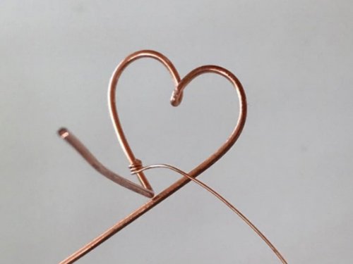 Erika Pal's Lucky Clover Pendant - , Contemporary Wire Jewelry, Wire Wrapping, Wrapping, Wire Wrapping Jewelry, bend the wire down