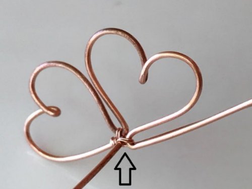 Erika Pal's Lucky Clover Pendant - , Contemporary Wire Jewelry, Wire Wrapping, Wrapping, Wire Wrapping Jewelry, bind the wires together