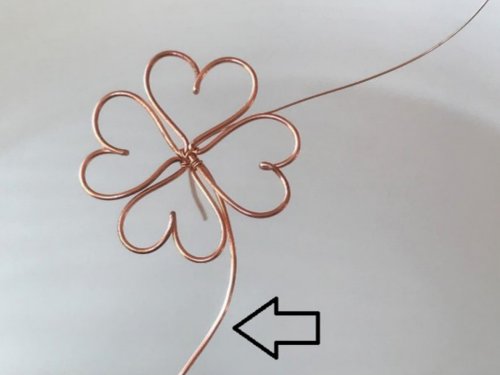 Erika Pal's Lucky Clover Pendant - , Contemporary Wire Jewelry, Wire Wrapping, Wrapping, Wire Wrapping Jewelry, bend the longer wire down