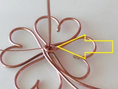 Erika Pal's Lucky Clover Pendant - , Contemporary Wire Jewelry, Wire Wrapping, Wrapping, Wire Wrapping Jewelry, cut the excess wire