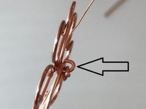 Erika Pal's Lucky Clover Pendant - , Contemporary Wire Jewelry, Wire Wrapping, Wrapping, Wire Wrapping Jewelry, bend the short wire closed