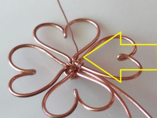 Erika Pal's Lucky Clover Pendant - , Contemporary Wire Jewelry, Wire Wrapping, Wrapping, Wire Wrapping Jewelry, bring the weaving wire to the front