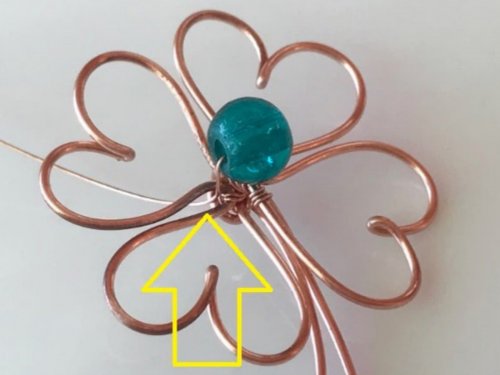 Erika Pal's Lucky Clover Pendant - , Contemporary Wire Jewelry, Wire Wrapping, Wrapping, Wire Wrapping Jewelry, string your bead onto the weaving wire