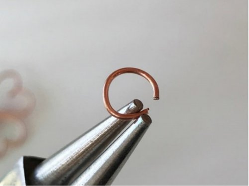 Erika Pal's Lucky Clover Pendant - , Contemporary Wire Jewelry, Wire Wrapping, Wrapping, Wire Wrapping Jewelry, make a jump ring