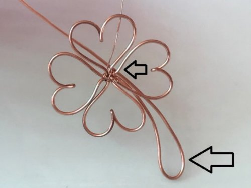 Erika Pal's Lucky Clover Pendant - , Contemporary Wire Jewelry, Wire Wrapping, Wrapping, Wire Wrapping Jewelry, bend the long wire upward