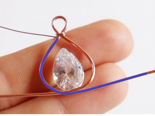 Erika Pal's Classic Wire and Stone Pendant - , Contemporary Wire Jewelry, Wire Wrapping, Wrapping, Wire Wrapping Jewelry, bend the wires around the stone