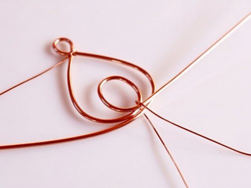 Erika Pal's Classic Wire and Stone Pendant - , Contemporary Wire Jewelry, Wire Wrapping, Wrapping, Wire Wrapping Jewelry, insert the weaving wire into the loop