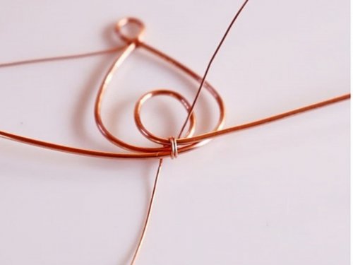 Erika Pal's Classic Wire and Stone Pendant - , Contemporary Wire Jewelry, Wire Wrapping, Wrapping, Wire Wrapping Jewelry, wrap the weaving wire around the loop