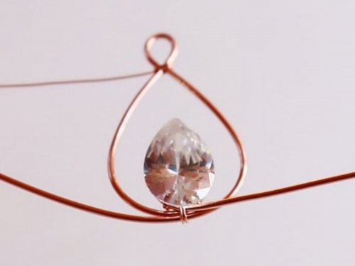 Erika Pal's Classic Wire and Stone Pendant - , Contemporary Wire Jewelry, Wire Wrapping, Wrapping, Wire Wrapping Jewelry, place your stone on the loop
