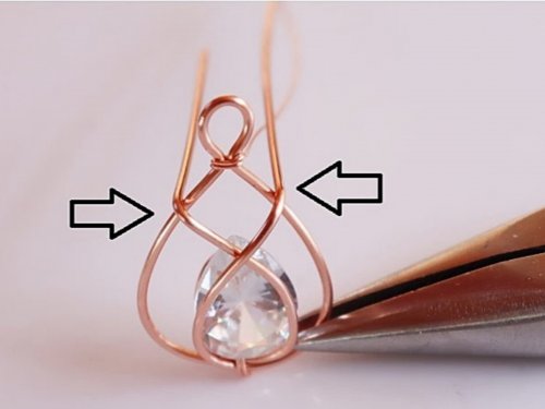 Erika Pal's Classic Wire and Stone Pendant - , Contemporary Wire Jewelry, Wire Wrapping, Wrapping, Wire Wrapping Jewelry, bend the wires up