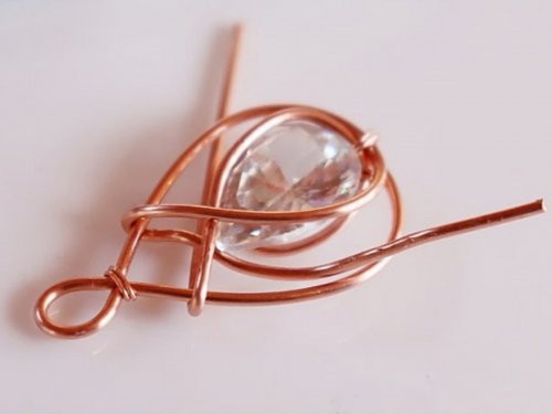 Erika Pal's Classic Wire and Stone Pendant - , Contemporary Wire Jewelry, Wire Wrapping, Wrapping, Wire Wrapping Jewelry, pull the wire to the front