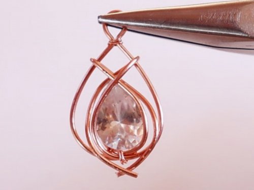 Erika Pal's Classic Wire and Stone Pendant - , Contemporary Wire Jewelry, Wire Wrapping, Wrapping, Wire Wrapping Jewelry, bend the wires around the stone