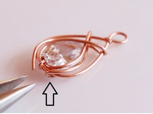 Erika Pal's Classic Wire and Stone Pendant - , Contemporary Wire Jewelry, Wire Wrapping, Wrapping, Wire Wrapping Jewelry, secure the wire to the frame